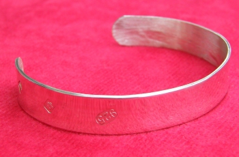 Staggered featured hallmark bracelet  ss505